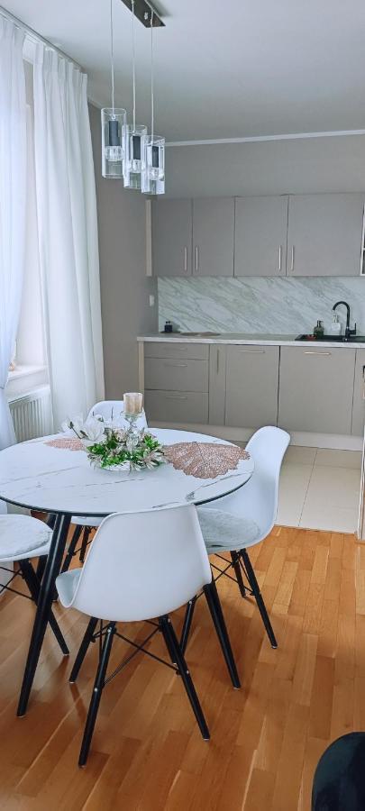 Cosmopolitan Apartament Z Bezplatnym, Prywatnym Parkingiem W Hali Garazowej Torun Bagian luar foto